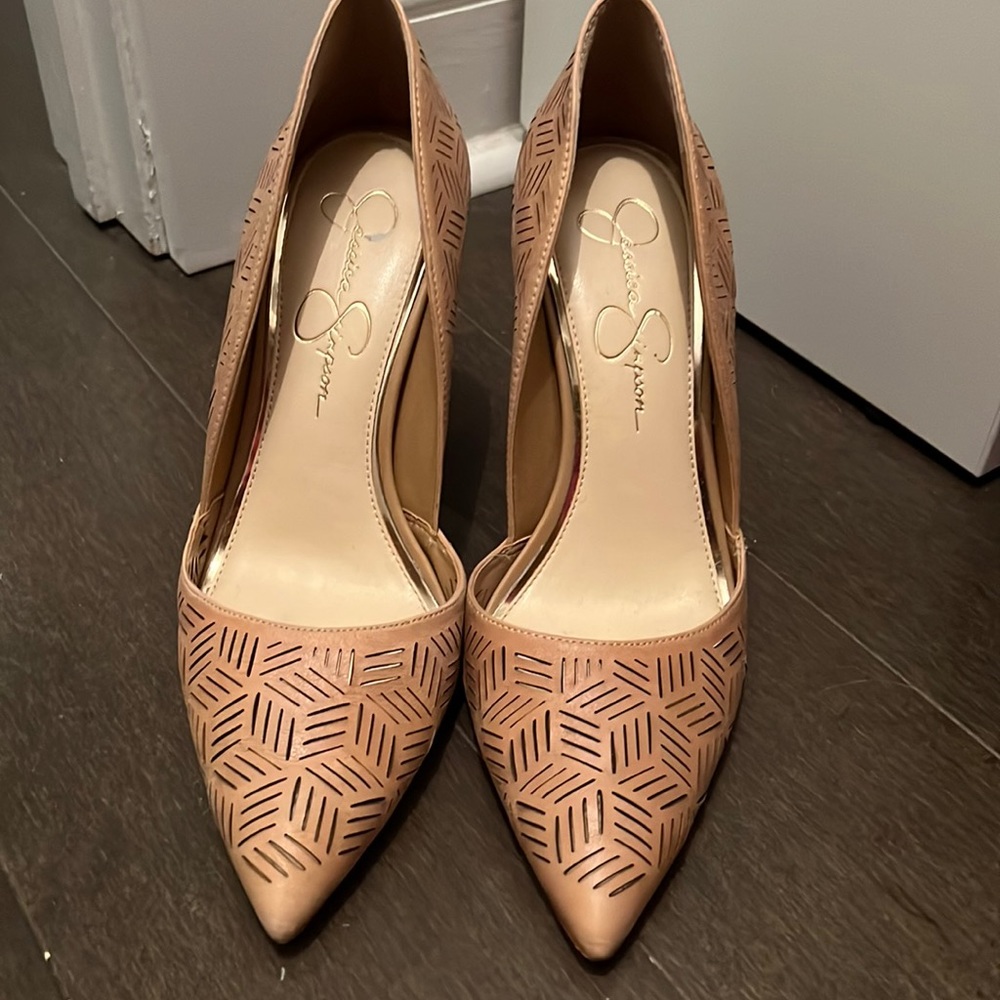 Jessica Simpson gorgeous heel 8.5